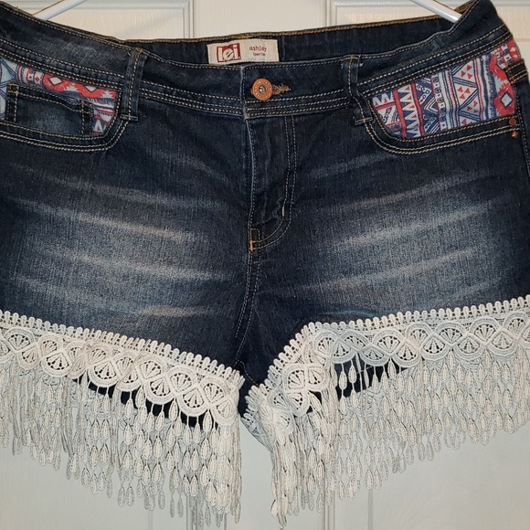 Super cute shorts - Picture 1 of 3